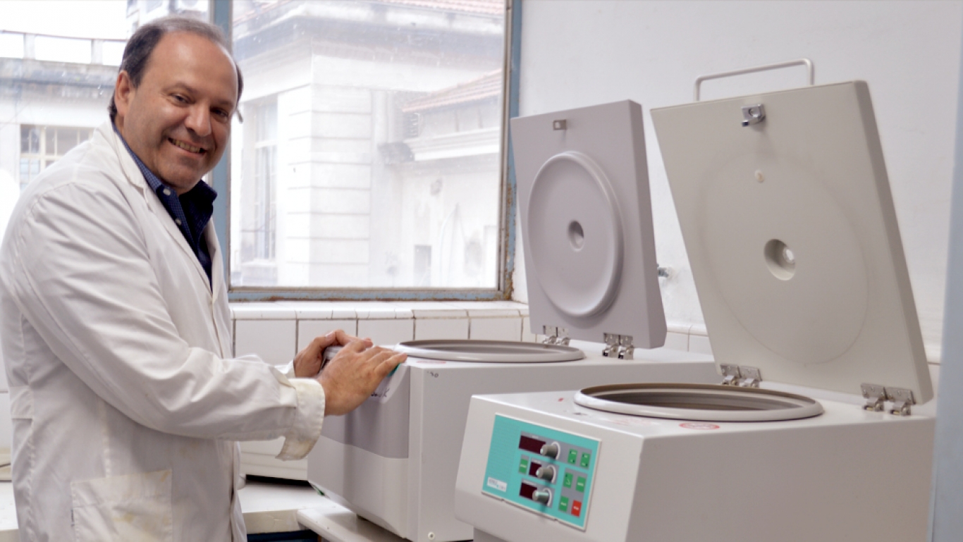 GUILLERMO DOCENA "LA COMBINACION DE VACUNAS ES POSIBLE"