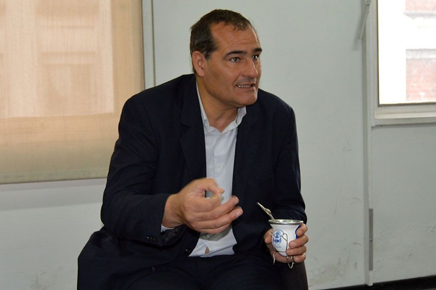 ESCUDERO: “CAROLINA PÍPARO DEBE RENUNCIAR A SU  BANCA”