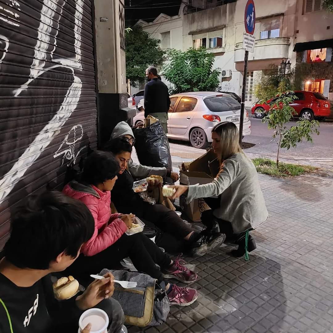 ANA ROSSI:"LA GENTE ELIGE VIVIR EN LA CALLE ANTES QUE EN UN REFUGIO"