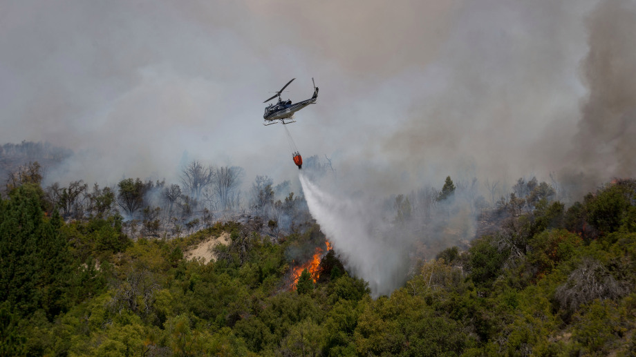 EL FUEGO EN EL BOLSÓN “ESTÁ CONTENIDO, PERO AÚN NO CONTROLADO”