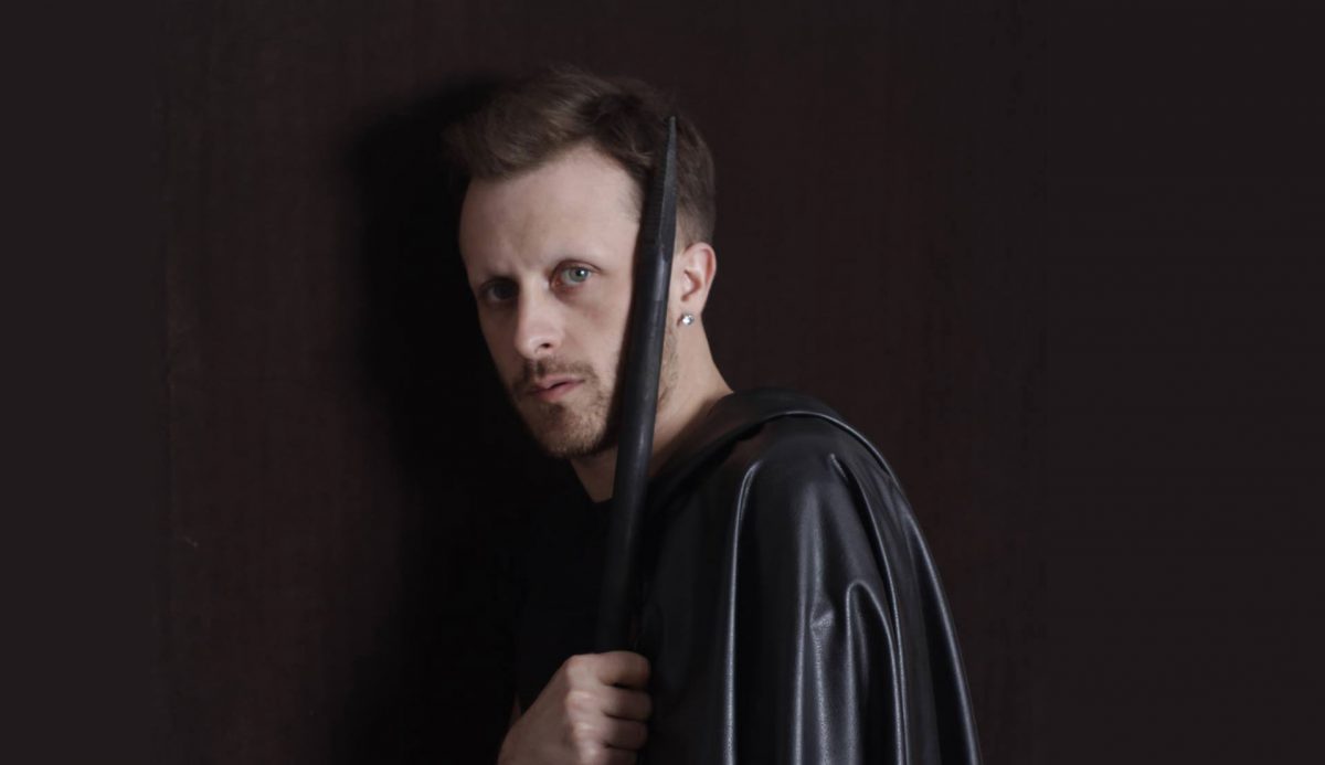 JULIAN DESBATS: “LA COMODIDAD MATA AL ARTE”