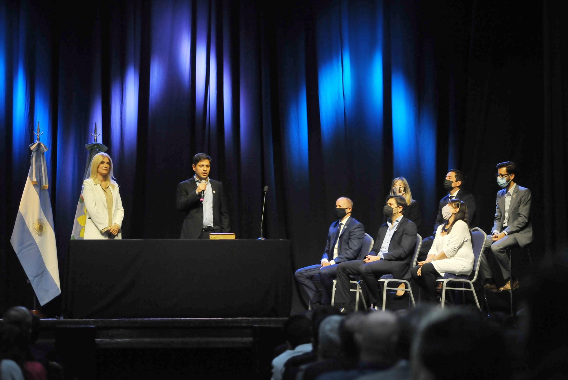 EL GOBERNADOR TOMÓ JURAMENTO A LOS NUEVOS MINISTROS