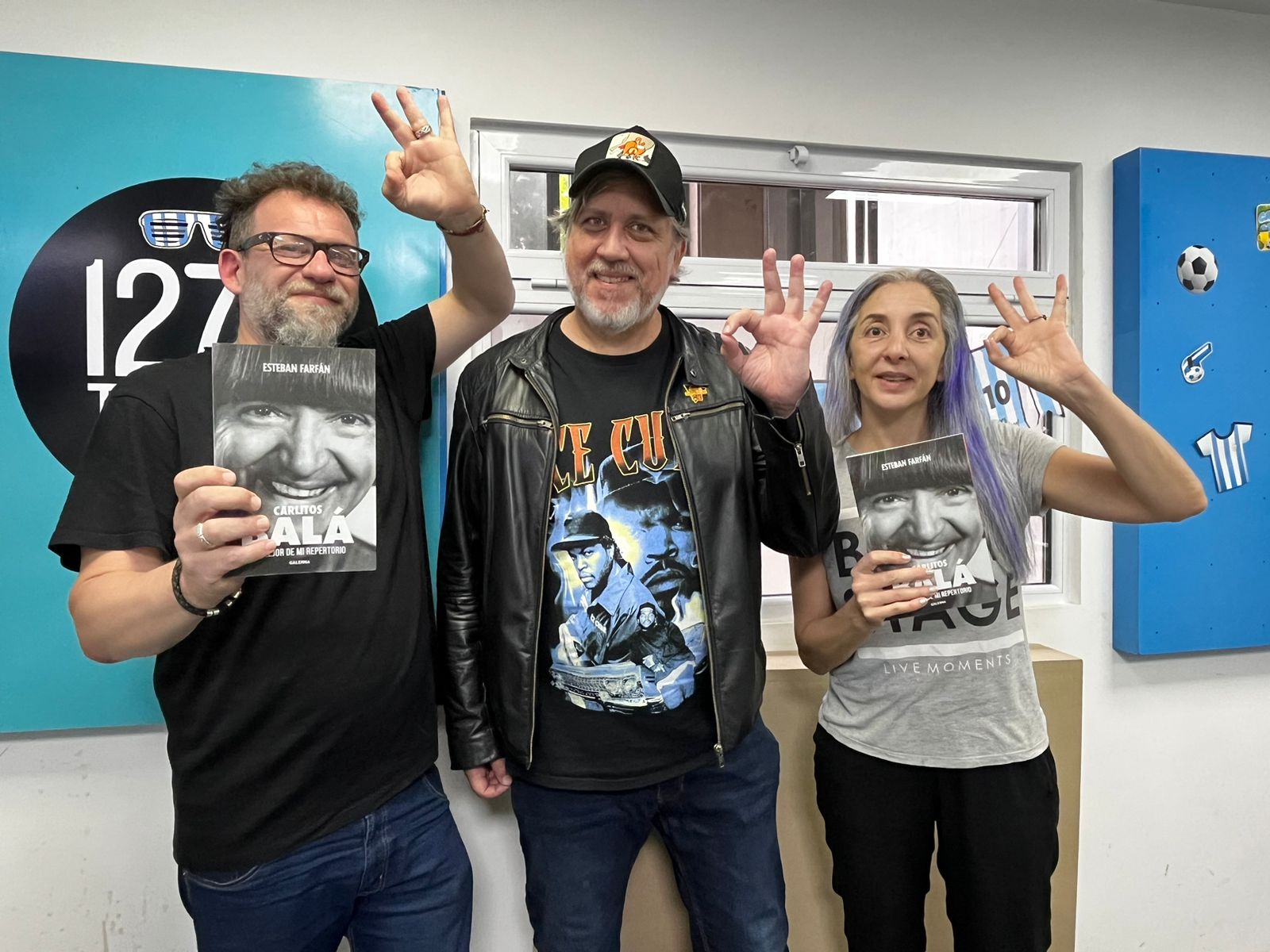 ESTEBAN FARFÁN PRESENTA UN LIBRO SOBRE CARLITOS BALÁ