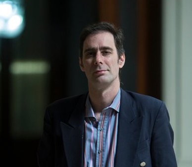 AFIRMAN QUE EL DISCURSO FUE EL DE UN MÉDICO QUE SEÑALA QUE HAY OPERAR SIN ANESTESIA