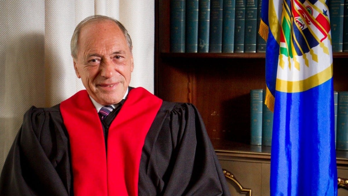 EUGENIO ZAFFARONI: “TENEMOS UN CONTROL DE CONSTITUCIONALIDAD QUE NO SIRVE PARA NADA”