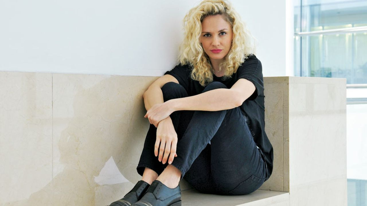 LEONORA BALCARCE ESTRENA “VEN A MI CASA ESTA NAVIDAD”