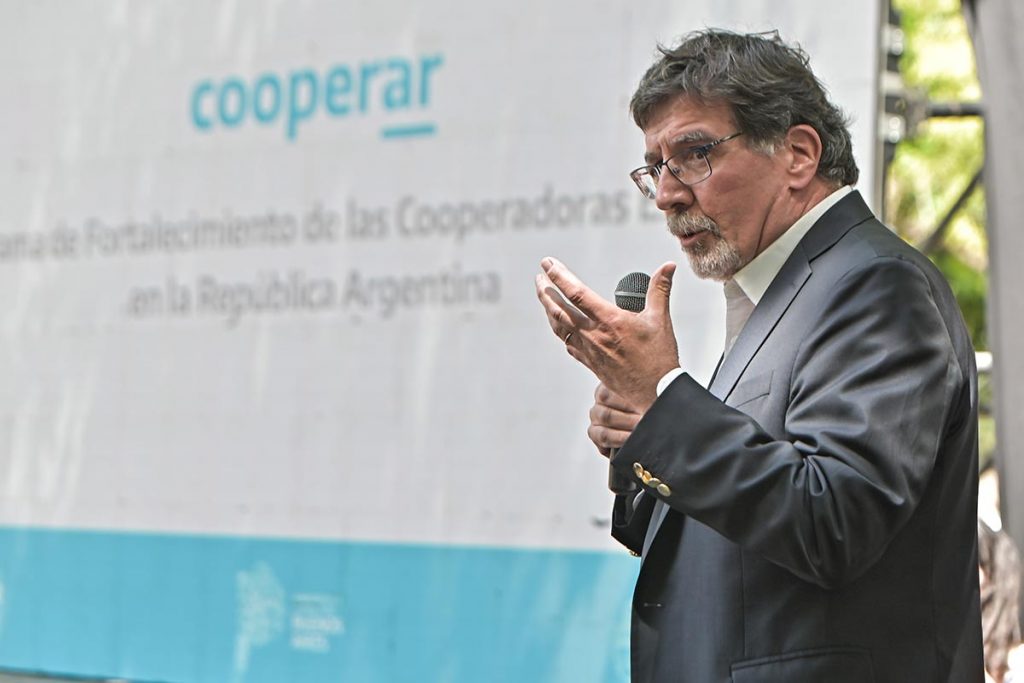 SILEONI: “CUANTO MÁS TIEMPO ESTÉN LOS CHICOS EN LA ESCUELA MEJOR”