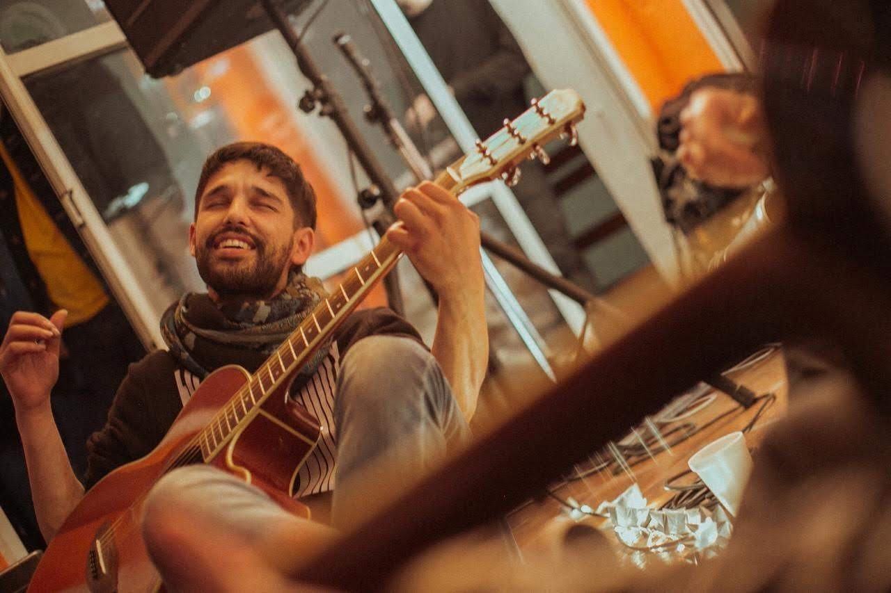 "CRUZANDO EL CHARCO" TOCARÁ HOY EN #FINDE