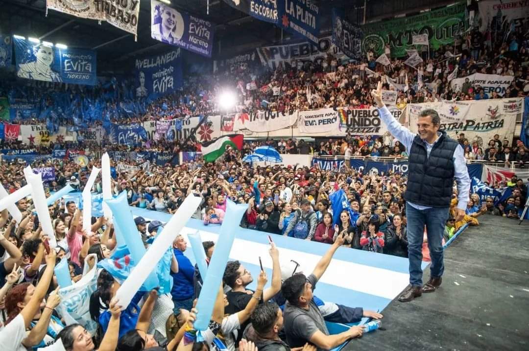 TRABAJADORES DE LA ECONOMÍA POPULAR SE MOVILIZAN EN APOYO A LA CANDIDATURA DE MASSA