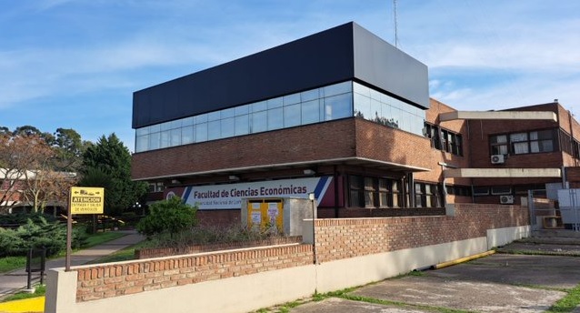 "HAY QUE  SALIR A DEFENDER A NUESTROS DOCENTES”