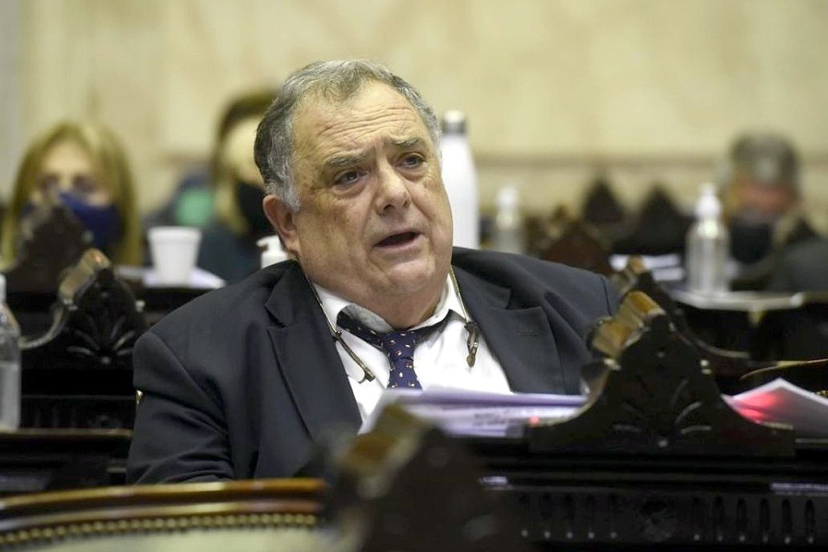 EDUARDO VALDÉS: “ES INCONSTITUCIONAL PORQUE NO PUEDE ANULAR DERECHOS PERMANENTES”