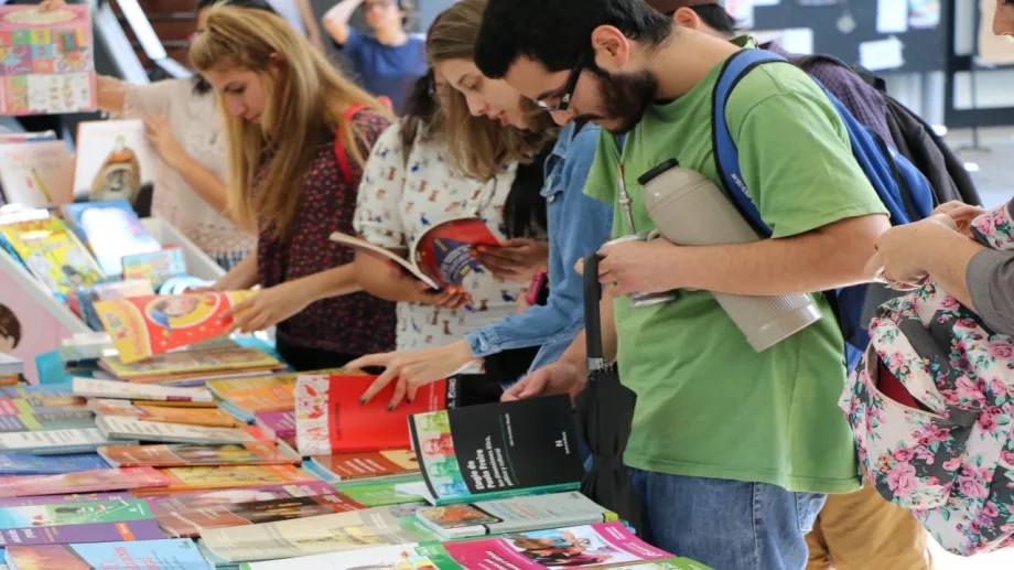 ADVIERTEN UNA CAÍDA DEL 40% EN LAS LIBRERÍAS EN RELACIÓN AL 2023