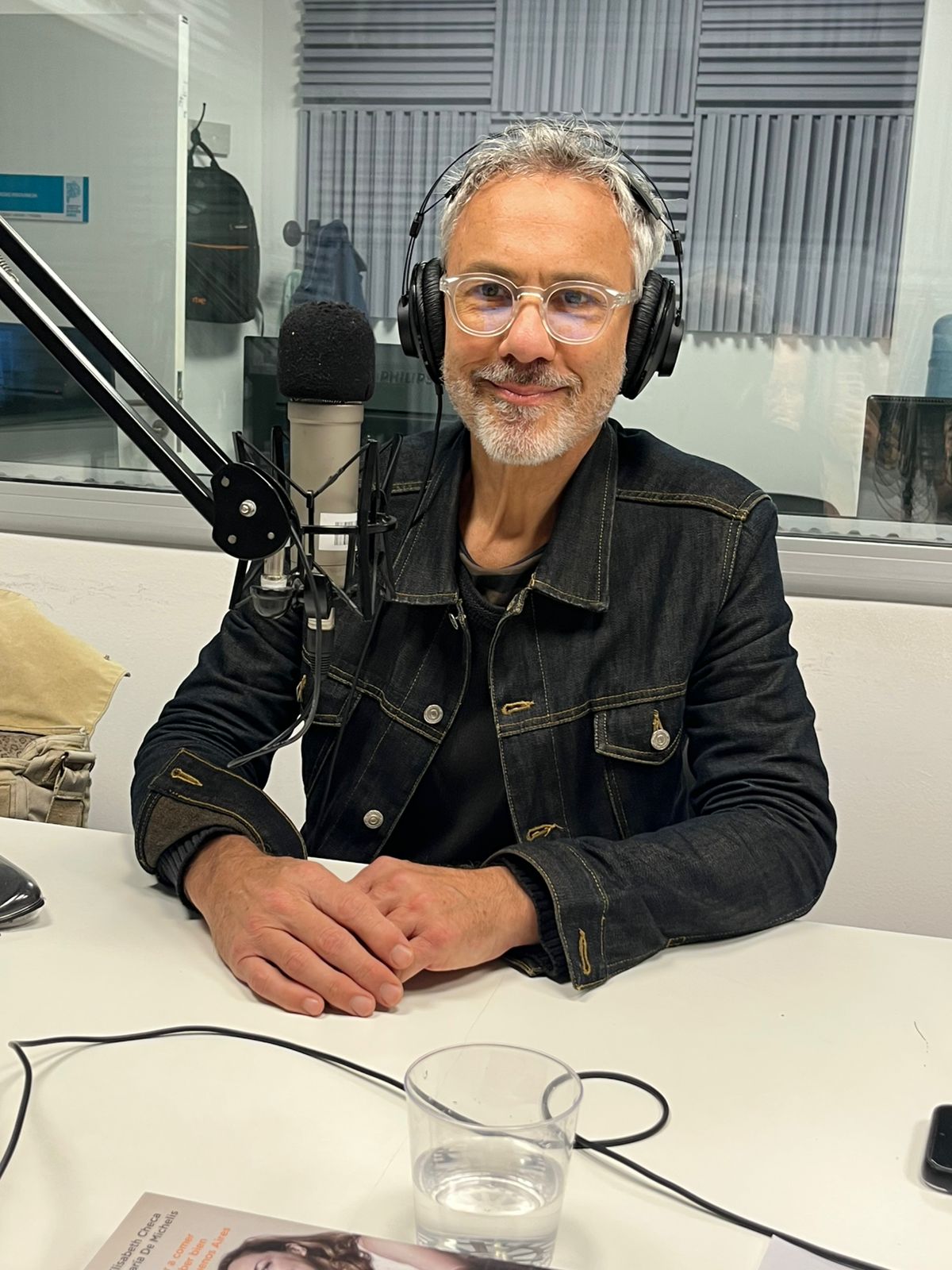 EDUARDO CARRERA: “HAY ALGO DE MELANCOLÍA O DE HOMENAJE A LAS COSAS QUE NO VUELVEN”