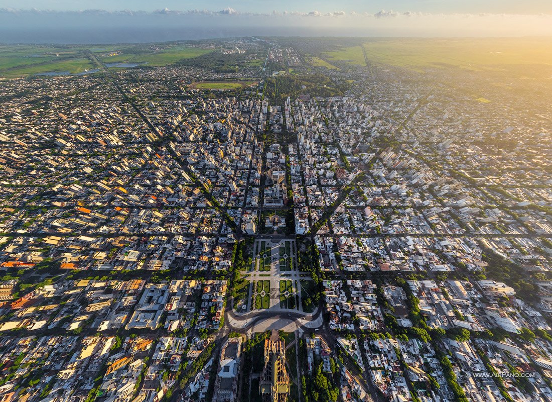 ROBERTO ABRODOS PRESENTA LA CHARLA ‘HISTORIA DE LAS PLAZAS PLATENSES’