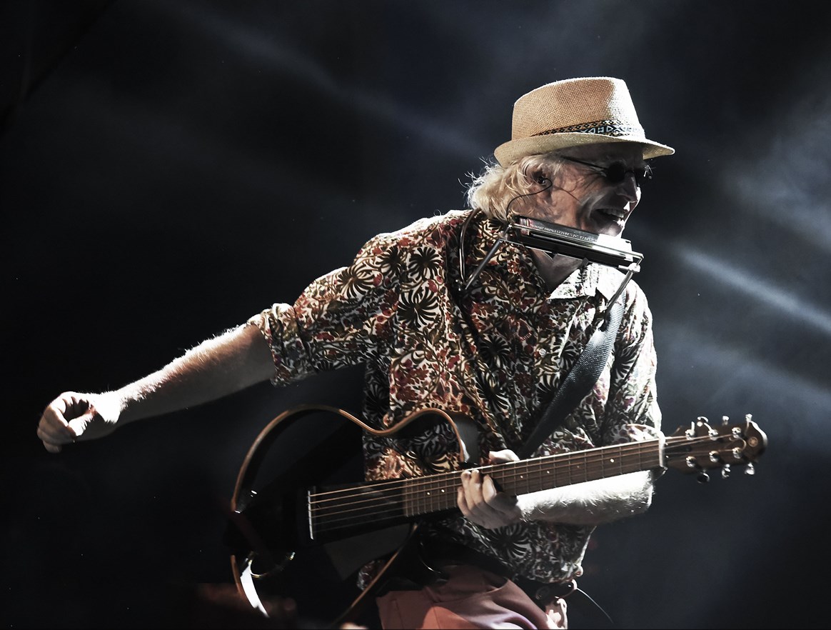 MIGUEL CANTILO SE PRESENTA EN EL TEATRO PICADILLY