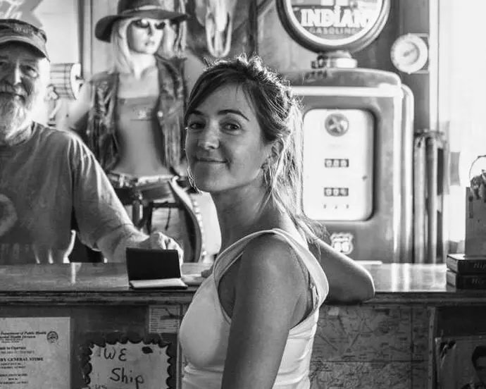 CLARA OYUELA PRESENTA “CRÓNICAS DE UNA ABSTINENCIA”