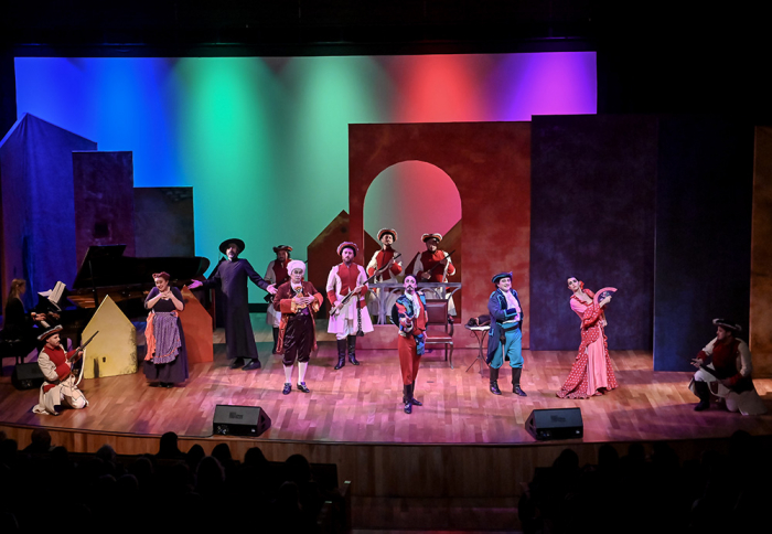 EL BARBERO DE SEVILLA LLEGÓ PARA HACER REIR A LOS MÁS CHIQUITOS