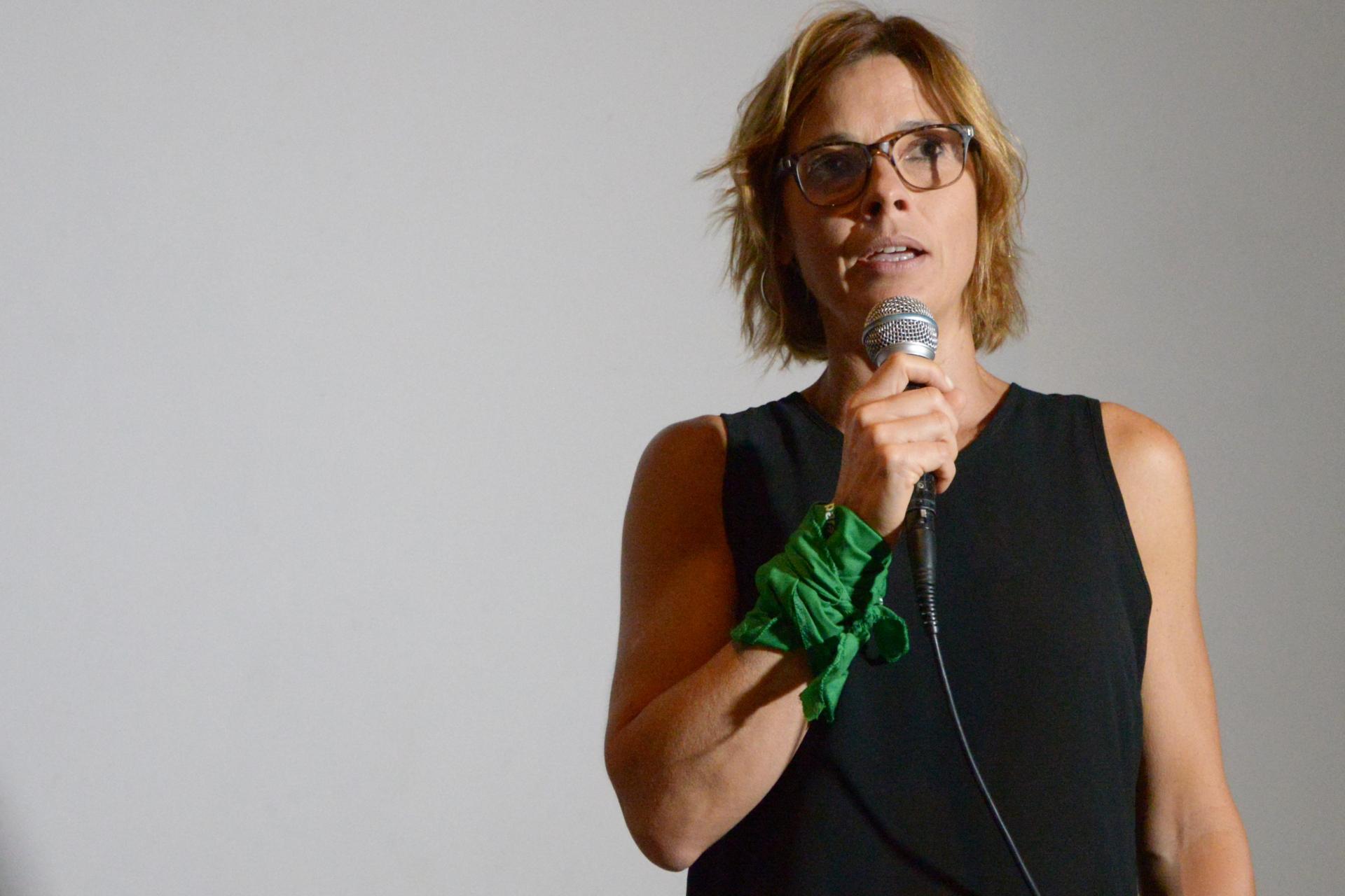 MARIANA CARBAJAL: “ES IMPORTANTE QUE HOY SEAMOS MUCHES PARA ABRAZARNOS EN LAS CALLES”