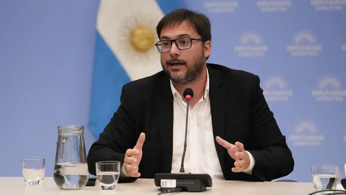 “EL PRESIDENTE NO PUEDE COMPLICAR EL FUNCIONAMIENTO DE AMBAS CÁMARAS CON UN DECRETO”