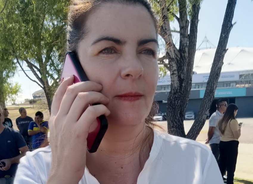 MARIEL FERNÁNDEZ PONDERÓ LA ENTREGA DE MOBILIARIO ESCOLAR PARA MORENO