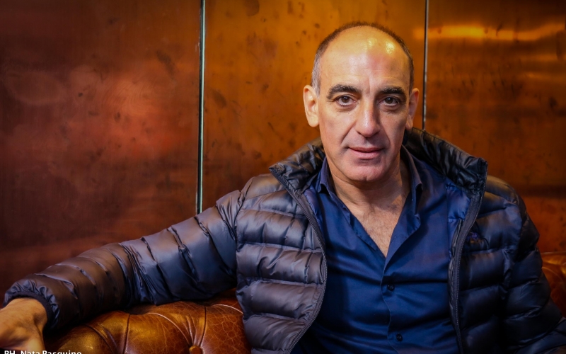 MAURICIO DAYUB: “POR CANTIDAD Y CALIDAD DE OBRAS TEATRALES ARGENTINA ES UNA POTENCIA MUNDIAL”