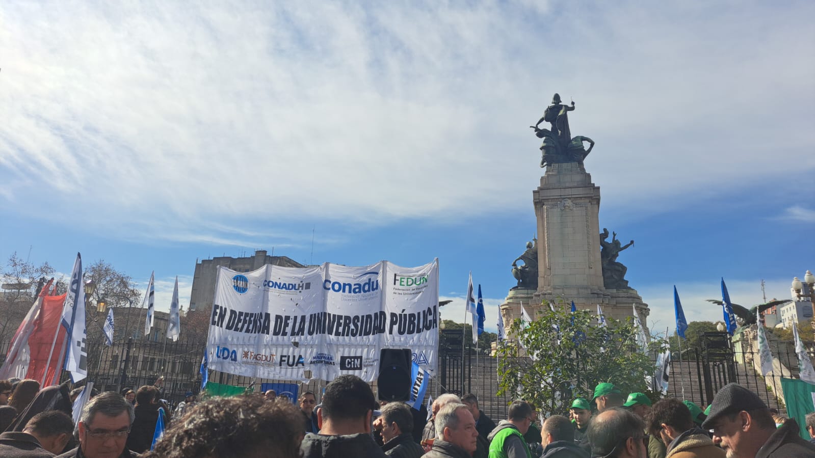 UNIVERSITARIOS ADVIERTEN QUE LA SITUACIÓN SALARIAL ES “DESESPERANTE”