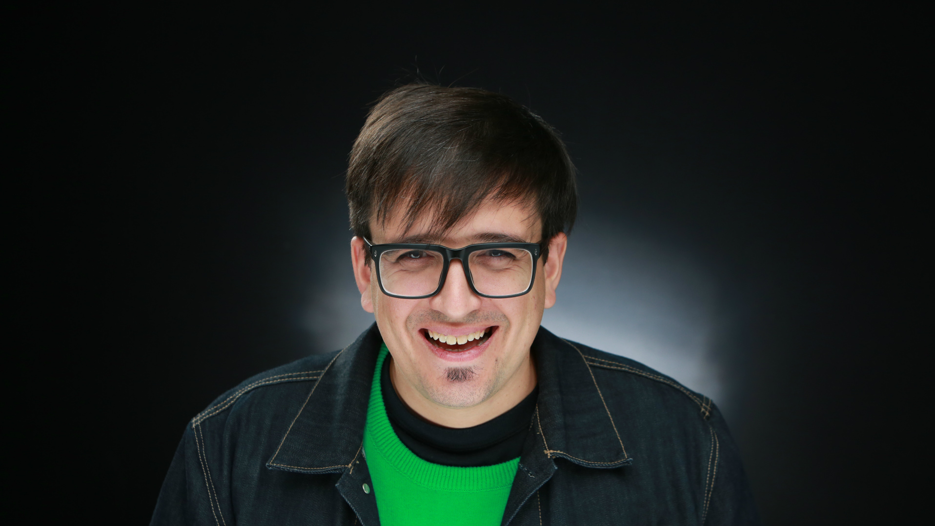 TOMÁS BALMACEDA: “LA IA ROMPE CON LA IDEA DE QUE LA INTELIGENCIA ESTÁ DENTRO NUESTRO”