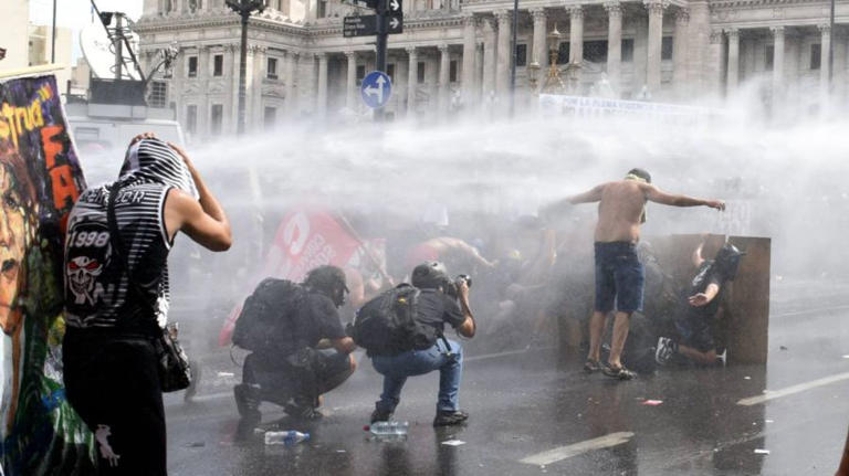 MARIO SADRAS: “HAY GENTE HERIDA EN TODAS LAS ESQUINAS, PORQUE SALIERON A CAZAR”