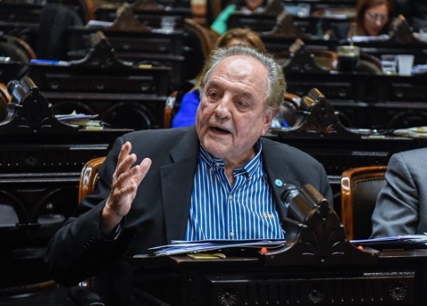 CARLOS HELLER: “EL GOBIERNO DESREGULA TODO LO QUE PUEDE DELIBERADAMENTE”