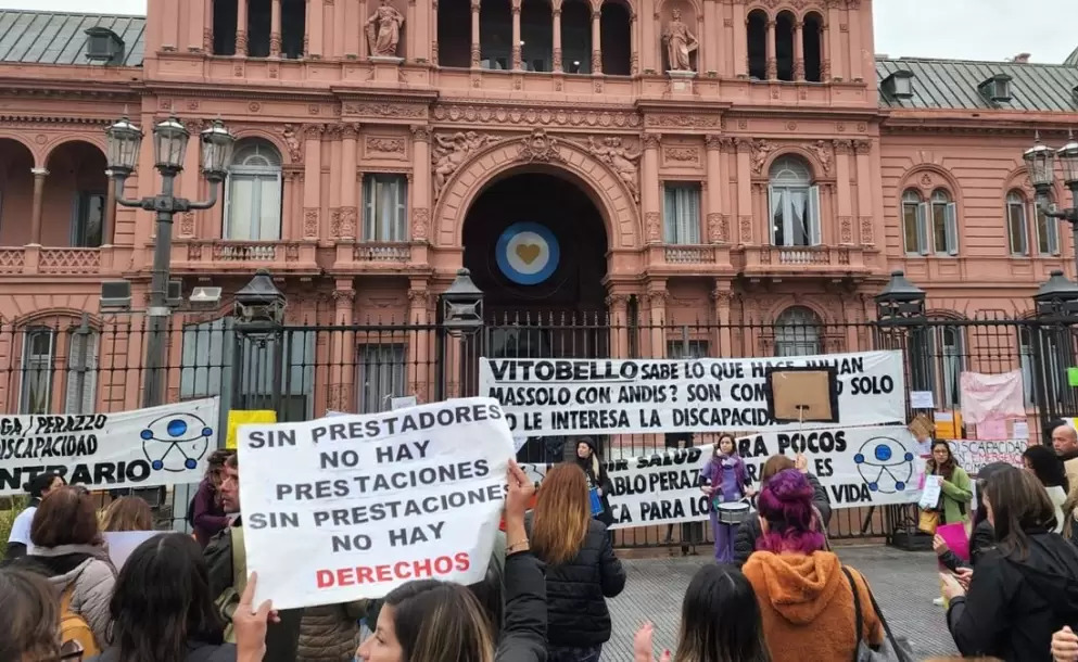 LA POLICÍA REPRIMIÓ UNA PROTESTA CONTRA EL AJUSTE EN DISCAPACIDAD