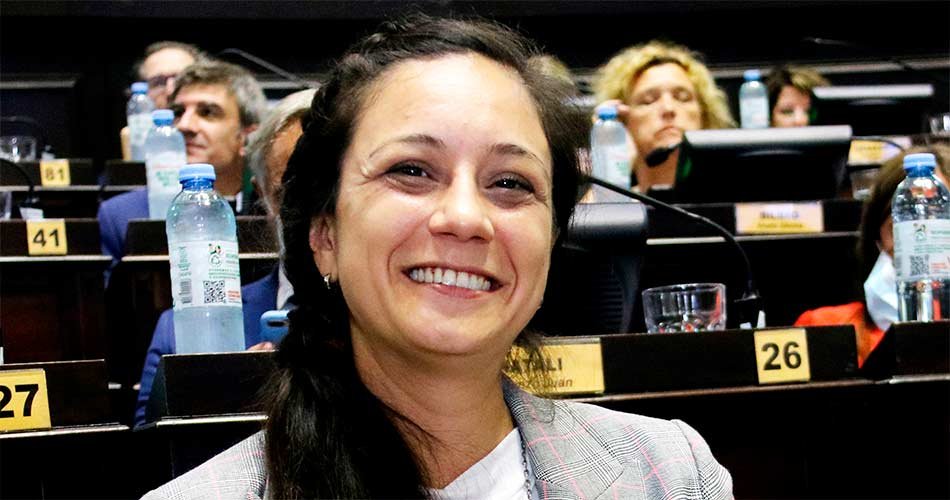 AYELEN RASQUETTI: “HAY UN PLAN SISTEMÁTICO DEL GOBIERNO PARA QUE LA GENTE SE ALEJE DE LA DEMOCRACIA”