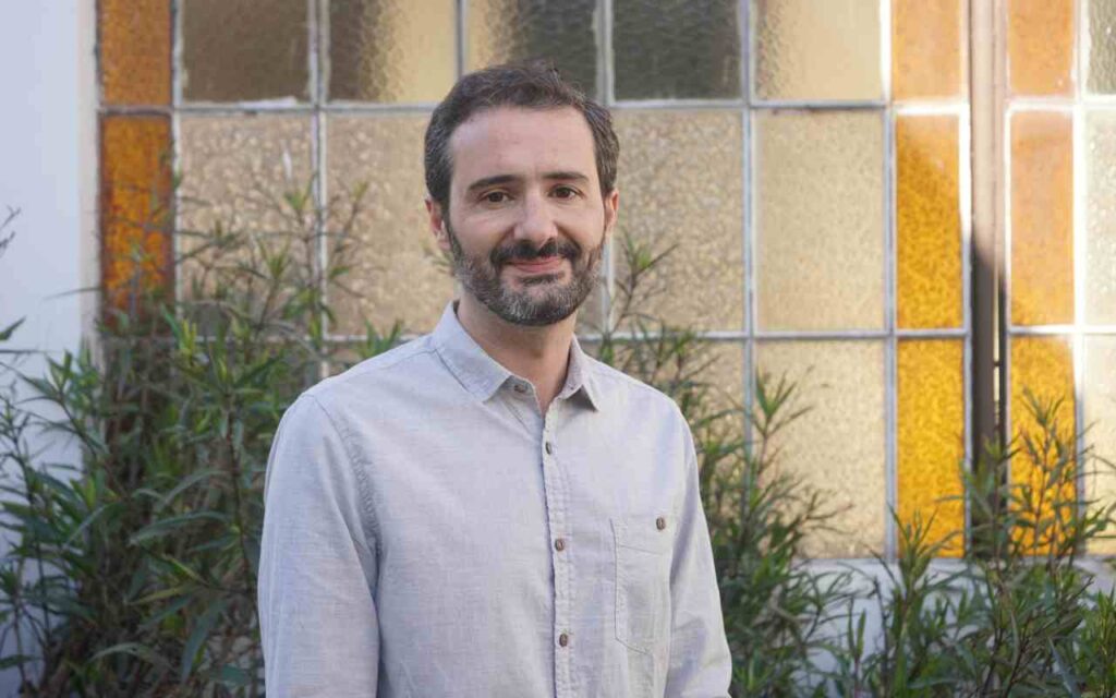 ERIC SIMONETTI: “MILEI ATACA DE FORMA SISTEMÁTICA EL DERECHO A LA EDUCACIÓN PÚBLICA”