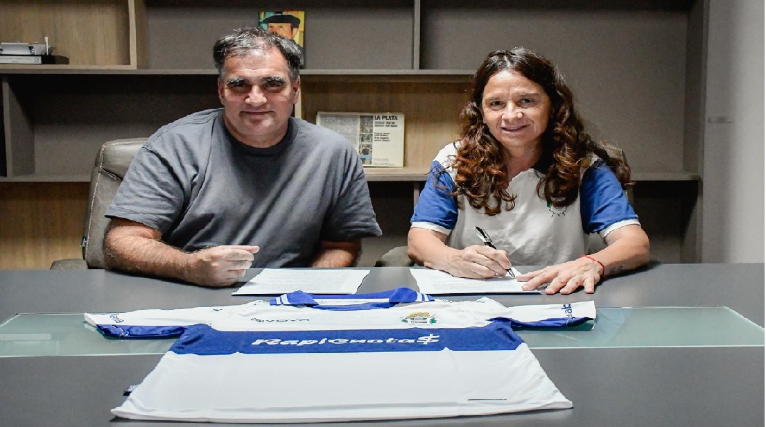 SILVANA VILLALOBOS: “SOY UNA APASIONADA DEL FÚTBOL Y ESTA RENOVACIÓN NOS PERMITE SEGUIR CRECIENDO”