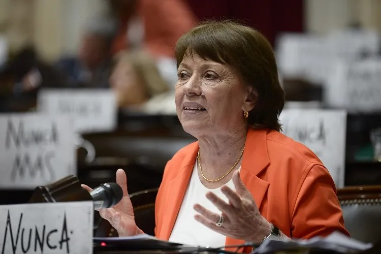 BLANCA OSUNA ADVIRTIÓ SOBRE EL RIESGO DEL ESPIONAJE DIGITAL QUE IMPULSA EL GOBIERNO