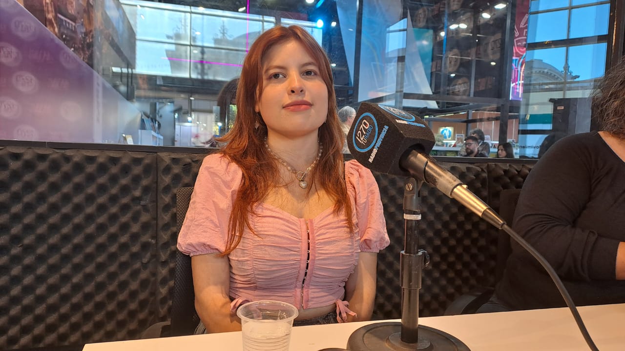 ASH QUINTANA: “LOS FAN FICTION SON EL PRIMER CONTACTO CON LA LECTURA PARA MUCHOS JÓVENES”