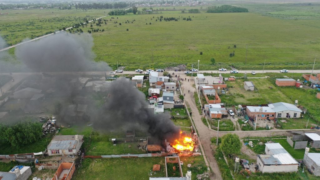 MAR DEL PLATA: INCENDIAN LA CASA DE UN CHICO DE 10 AÑOS ACUSADO DE ABUSO
