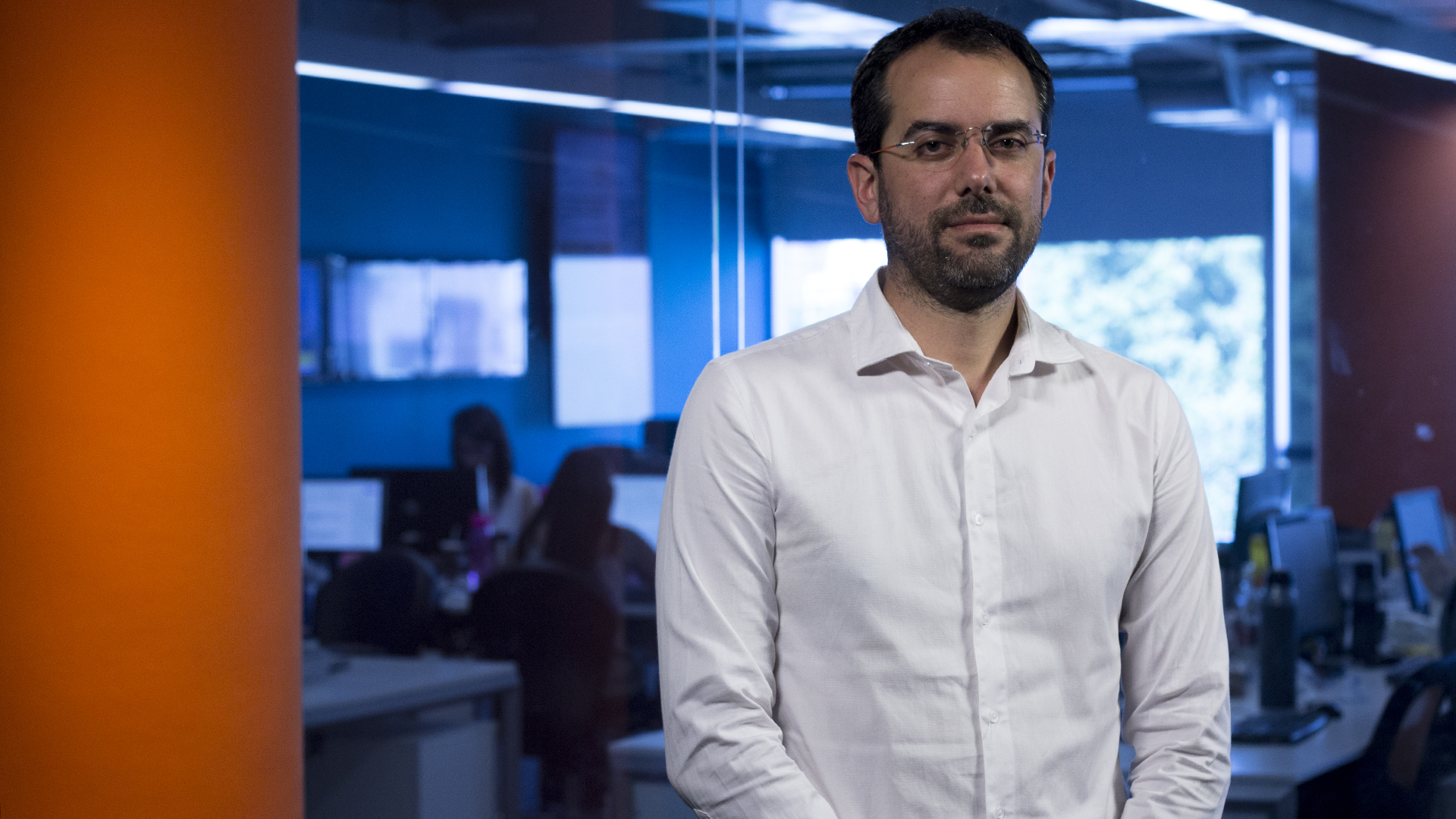 EL DESAFÍO “NO ES ESTAR MÁS A DERECHA O A LA IZQUIERDA SINO MÁS CERCA”