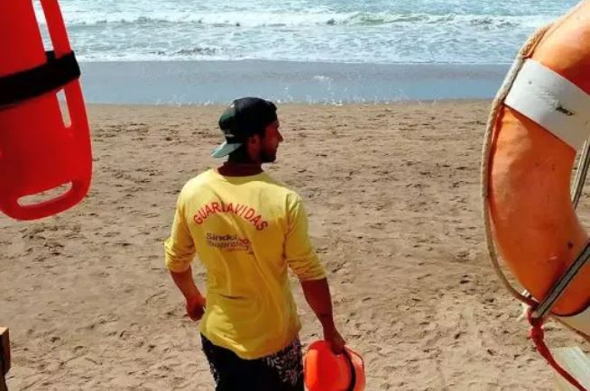 LOS SALVAVIDAS DE PINAMAR INICIARON UN PLAN DE LUCHA