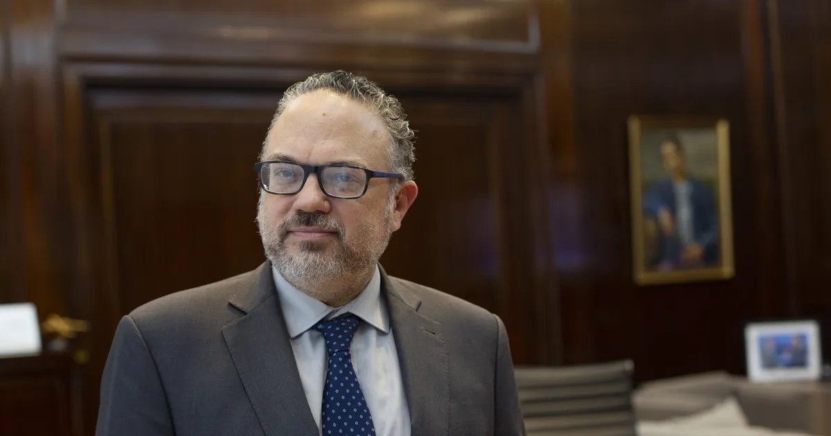 MATÍAS KULFAS: “LA CAÍDA NO SE DETIENE”