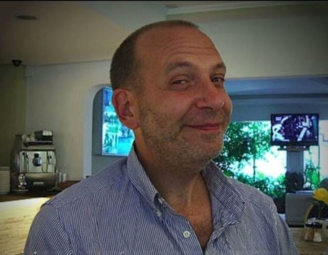 CARLOS RIELLO: “ESTA GENTE ES UN MANOJO DE RELATOS”