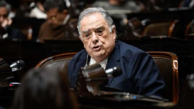 “ESTABAN TOMANDO POR ASALTO EL PRESUPUESTO DE LA AGENCIA Y ROBÁNDOSELO TODO”.