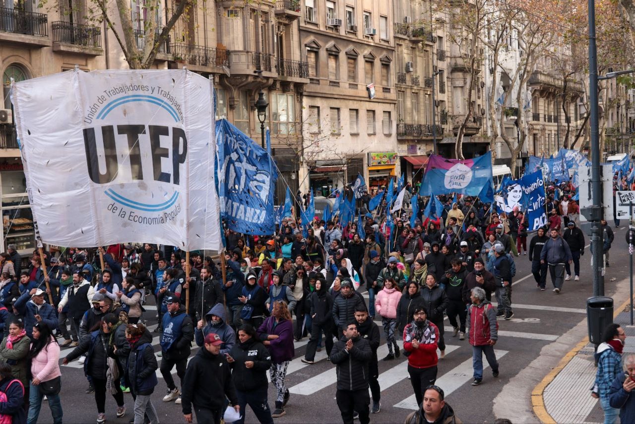 CARTONEROS REALIZAN HUELGA DE HAMBRE Y MOVILIZAN ANTE LA PERSECUCIÓN DEL GOBIERNO