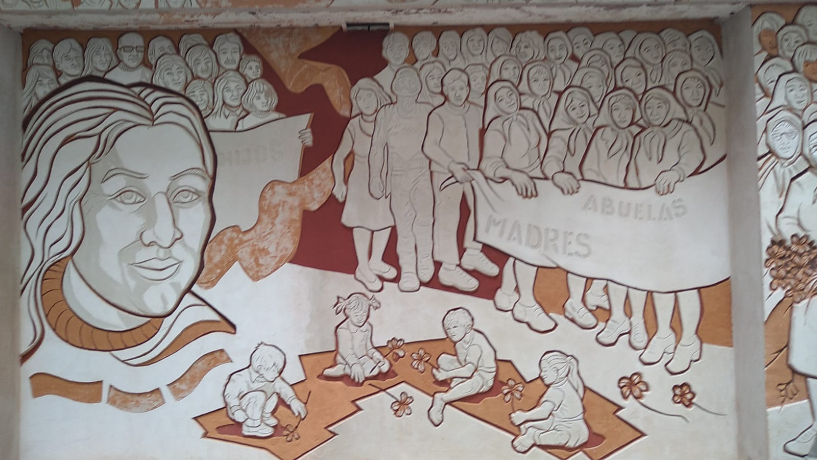 REALIZAN UN MURAL POR LA MEMORIA EN CASA DE GOBIERNO