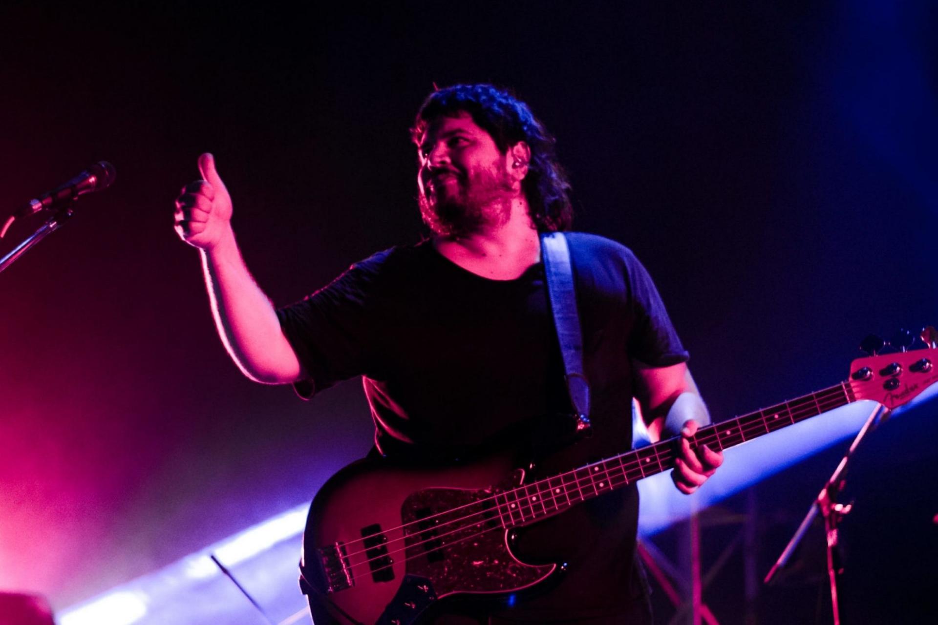 SANTIAGO MOTORIZADO PRESENTÓ "CANCIONES SOBRE UNA CASA, CUATRO AMIGOS Y UN PERRO"