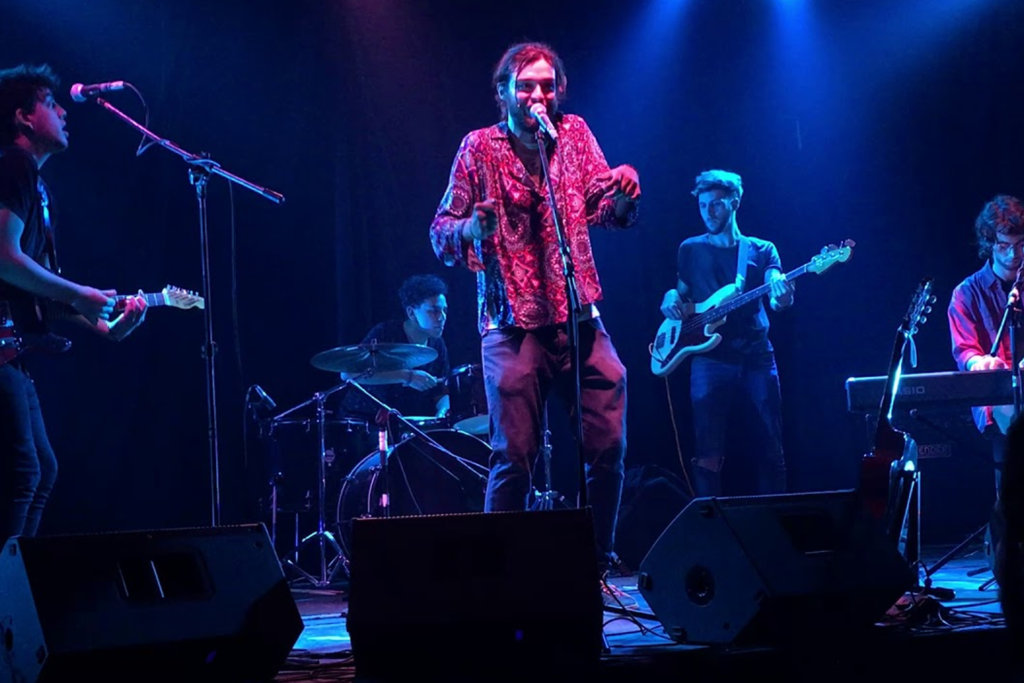 LLEGA A LA PLATA ALAN SUTTON Y LAS CRIATURITAS DE LA ANSIEDAD