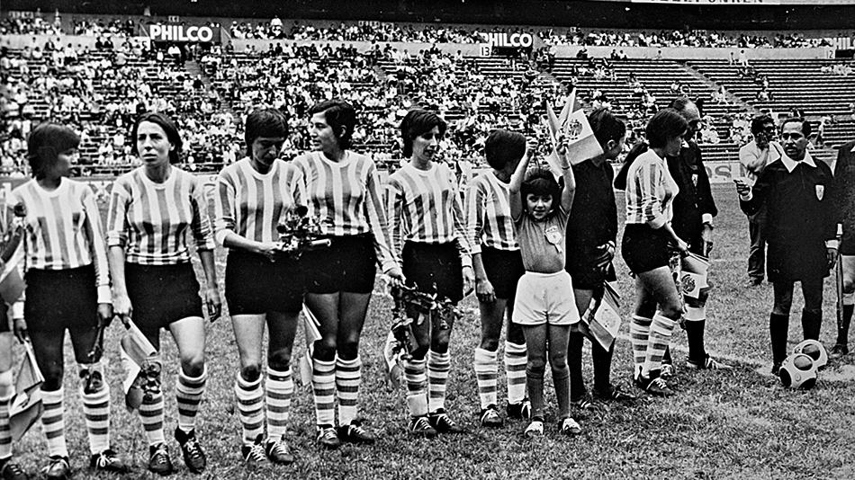 “PARA MÍ FUE UN ORGULLO LLEVAR LA CAMISETA NACIONAL EN EL MUNDIAL DE 1971”