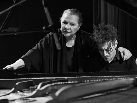 RITA CORTESE CONTINÚA PRESENTANDO "FEROCES"