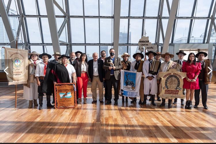 LA CONFEDERECIÓN GAUCHA ARGENTINA JUNTO AL MINISTRO DE CULTURA DE LA NACIÓN