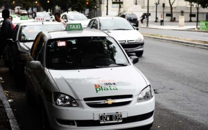 TAXISTAS RECLAMAN PRIORIDAD EN LA VACUNACIÓN